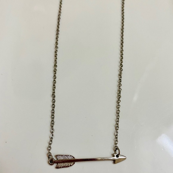 💘 Silver Arrow Necklace 💘 - Picture 5 of 7